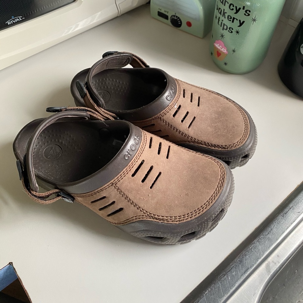 Men’s Brown leather Crocs size 7